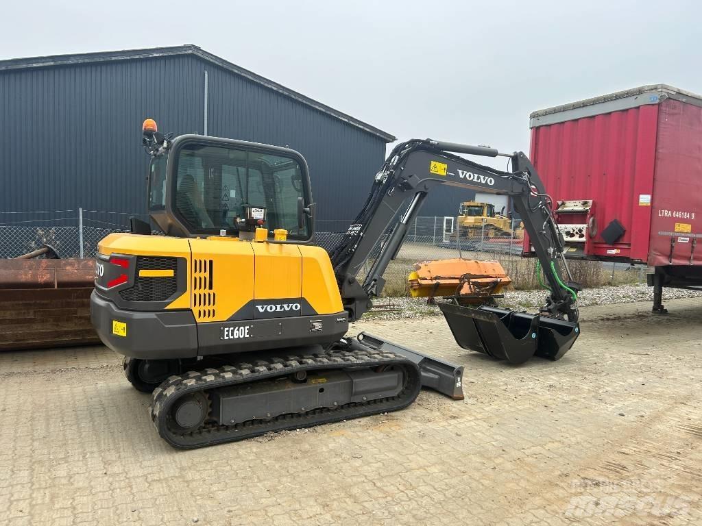 Volvo EC 60 E حفارات زحافة