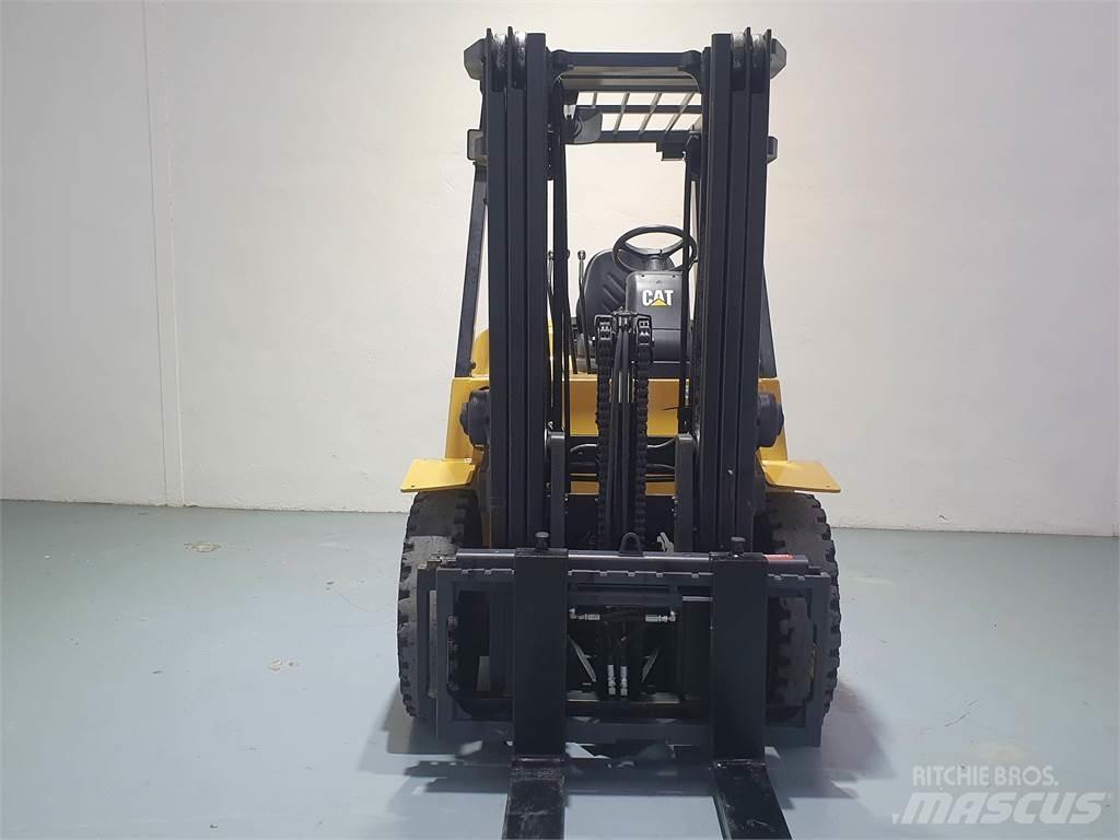 CAT DP40K MC شاحنات الديزل