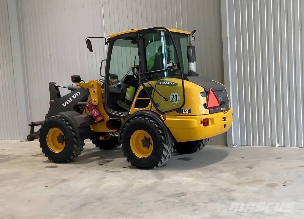 Volvo L 25 F لوادر بعجل