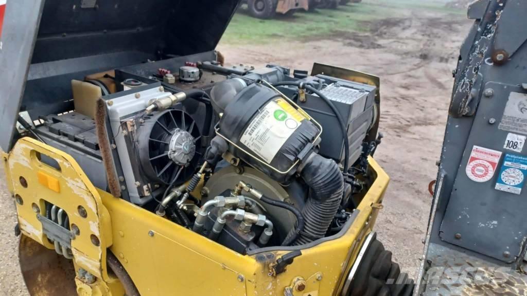 Bomag BW 100 AD-3 مداحل ثنائية الاسطوانة