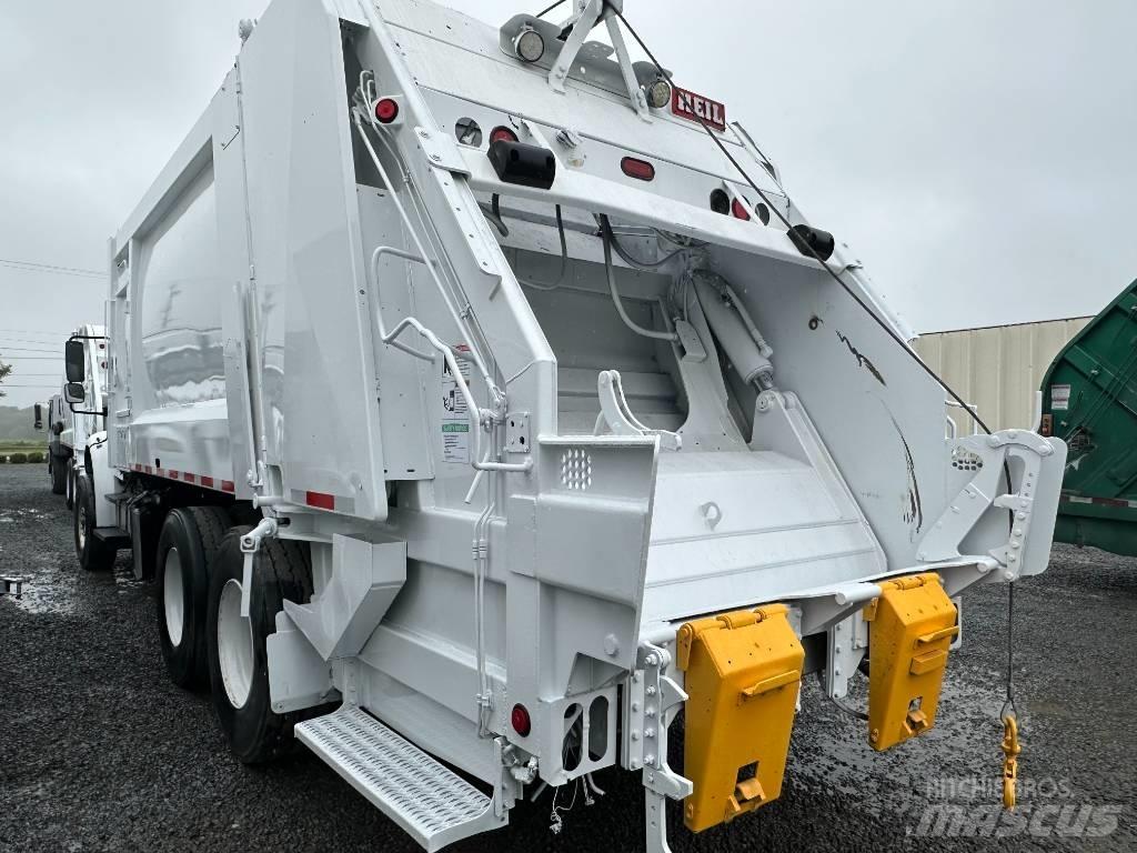 Freightliner M2 شاحنات المخلفات