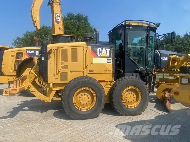 CAT 140M معدات تمهيد الطرق
