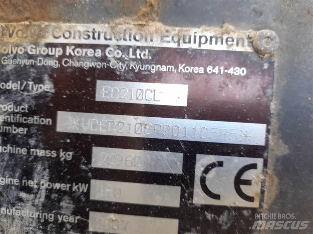 Volvo BM EC210 CL الجرارات