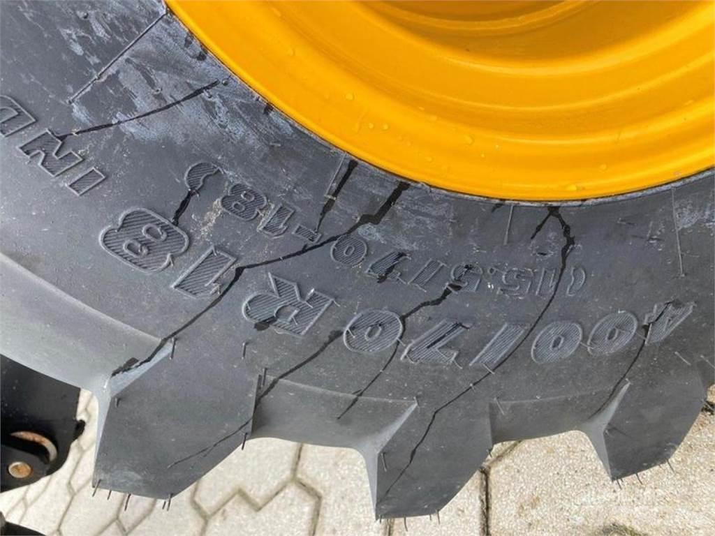 JCB 407 لوادر بعجل