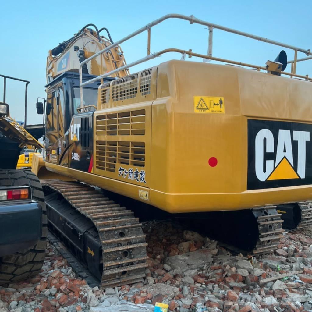 CAT 349 D حفارات زحافة
