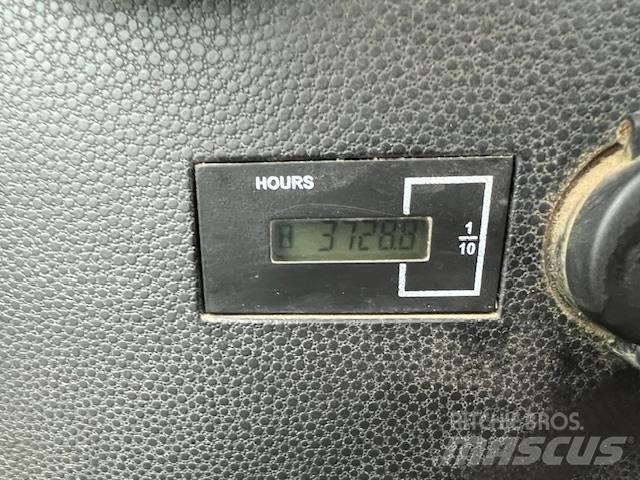 Bobcat E 57 W حفارات بعجل
