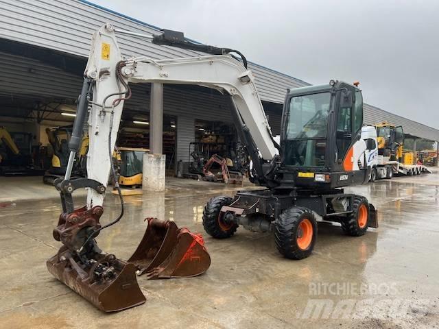 Bobcat E 57 W حفارات بعجل