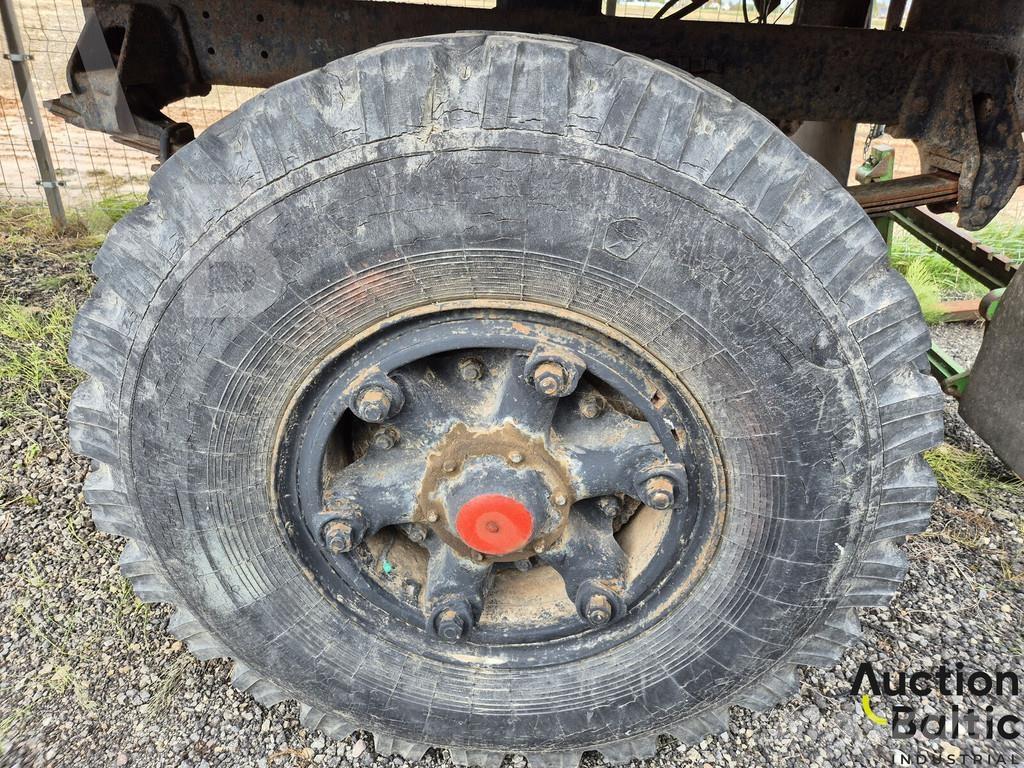 MAZ 8926 نصف مقطورات بباب جانبي