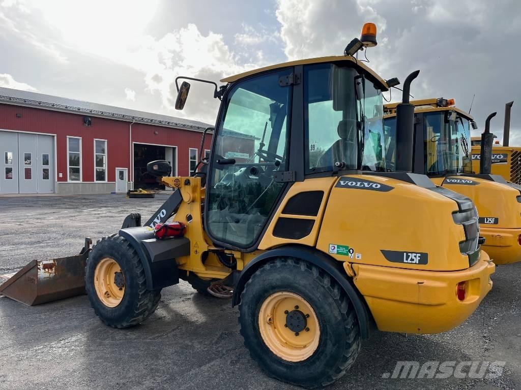Volvo L 25 F لوادر بعجل