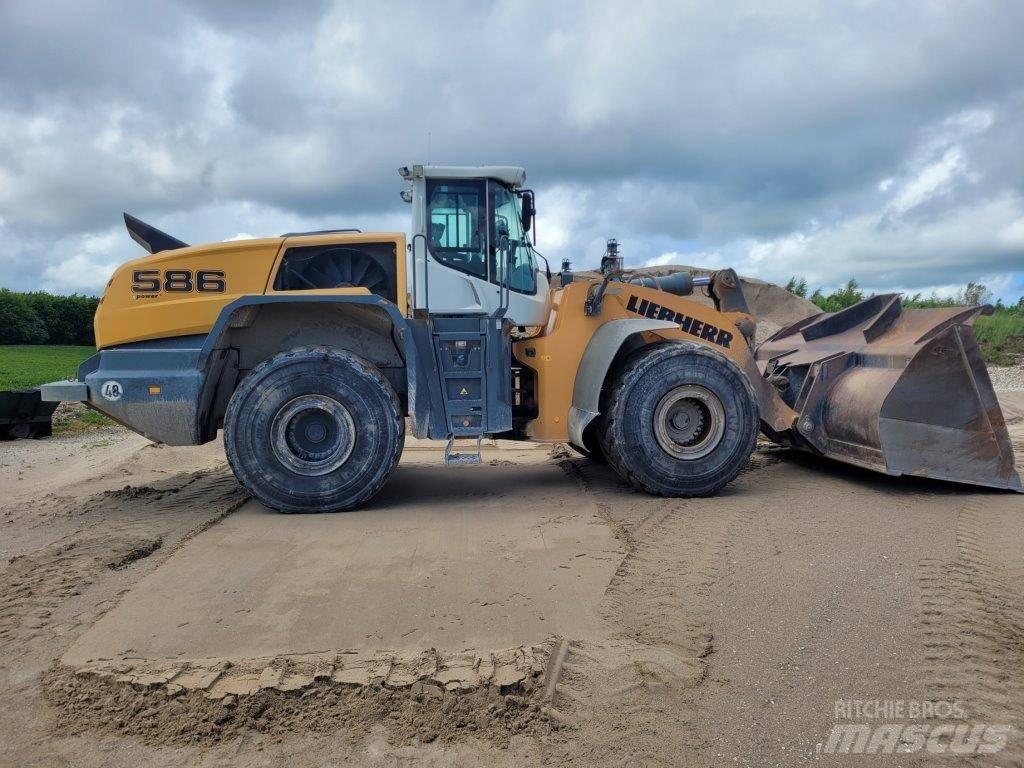 Liebherr L 586 لوادر بعجل