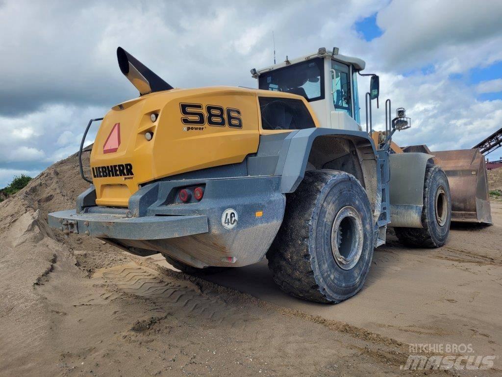 Liebherr L 586 لوادر بعجل