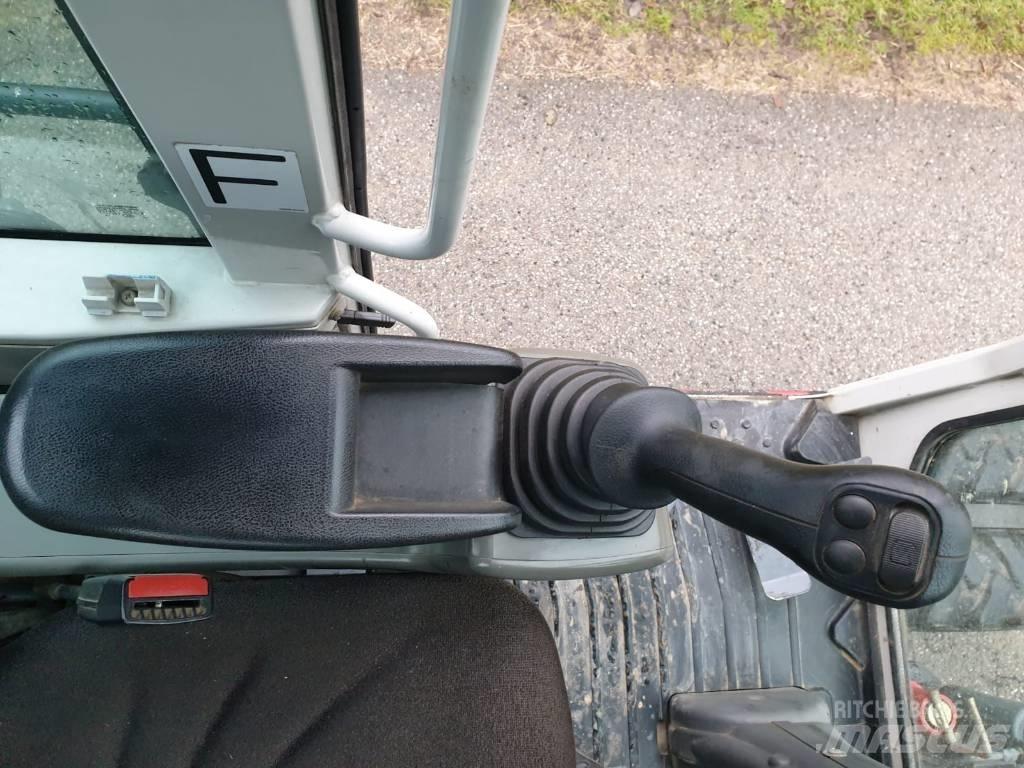 Takeuchi TB 295 W حفارات بعجل