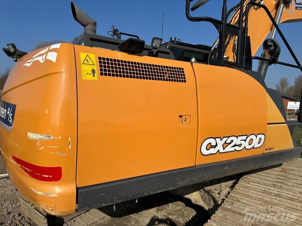 CASE CX 250 D حفارات زحافة