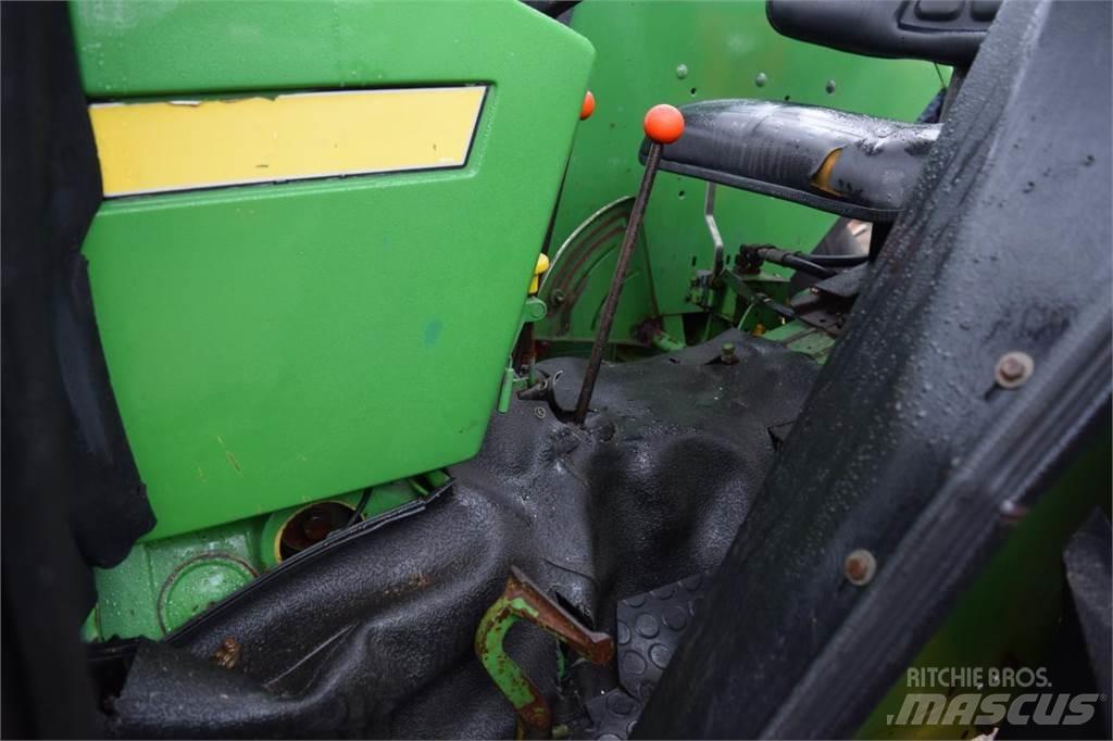 John Deere 1640 الجرارات