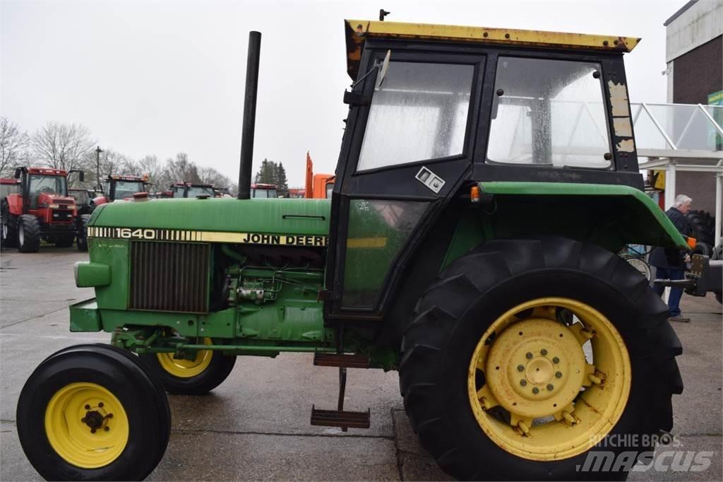 John Deere 1640 الجرارات