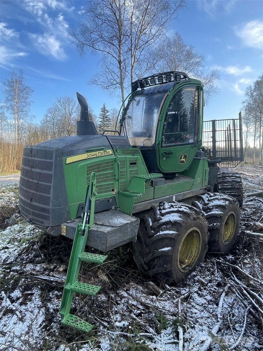 John Deere 1110 G شاحنات