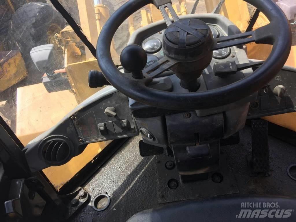 CAT 938 G لوادر بعجل
