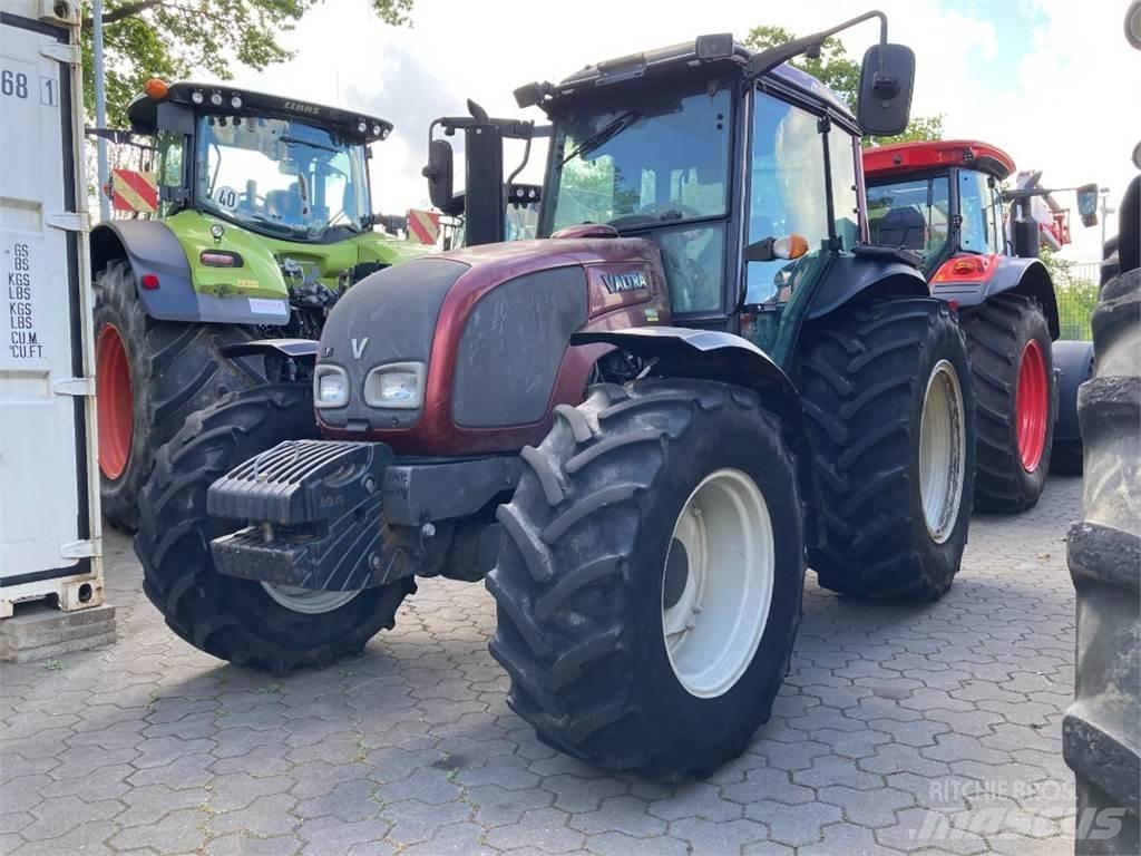 Valtra A93 Hi Tech الجرارات
