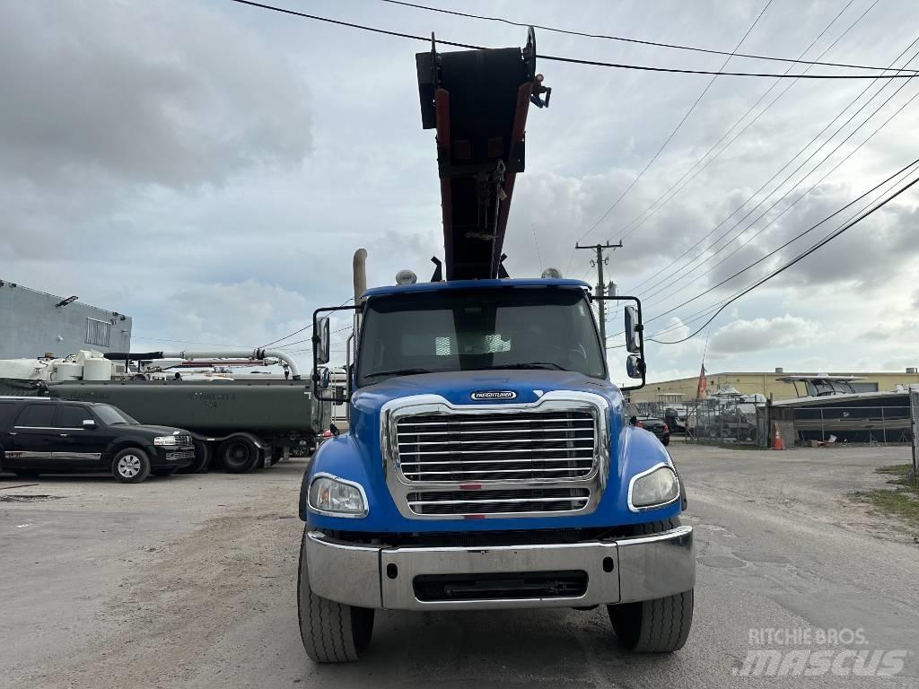 Freightliner M2 شاحنات مسطحة/مفصلية الجوانب