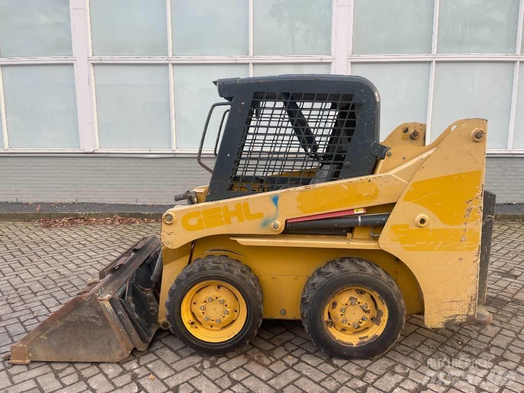 Gehl 3840 E     2015 لوادر انزلاقية التوجيه