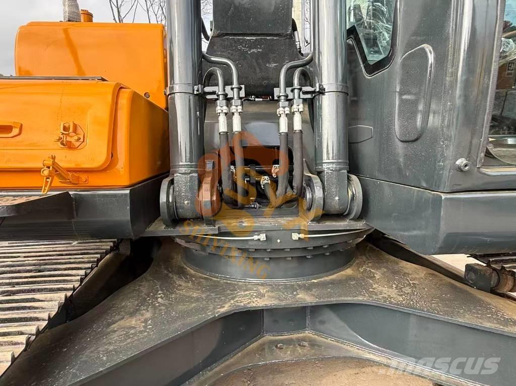 Hyundai R220-9s LC حفارات زحافة