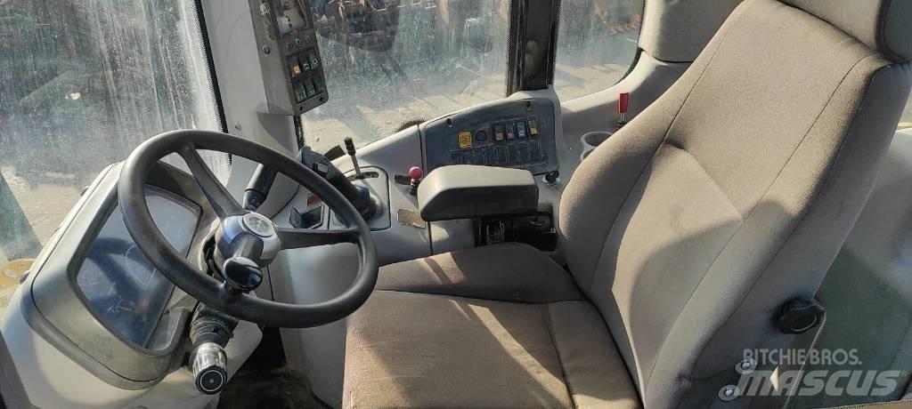 New Holland W 130 لوادر بعجل