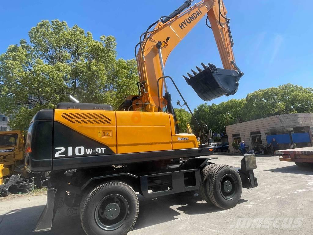 Hyundai R210W-9 حفارات بعجل