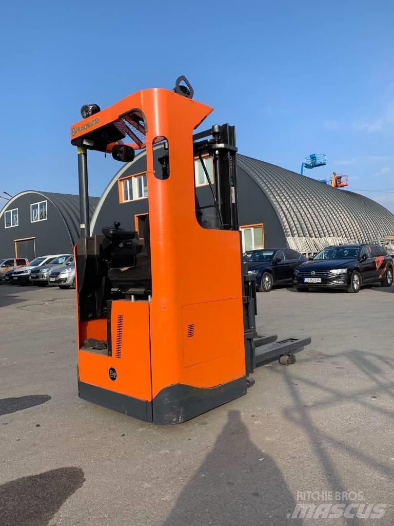 BT SRE 135 L شاحنات مناولة ذاتية الدفع