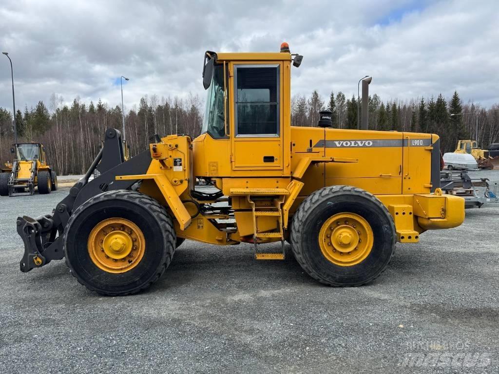 Volvo L 90 D لوادر بعجل