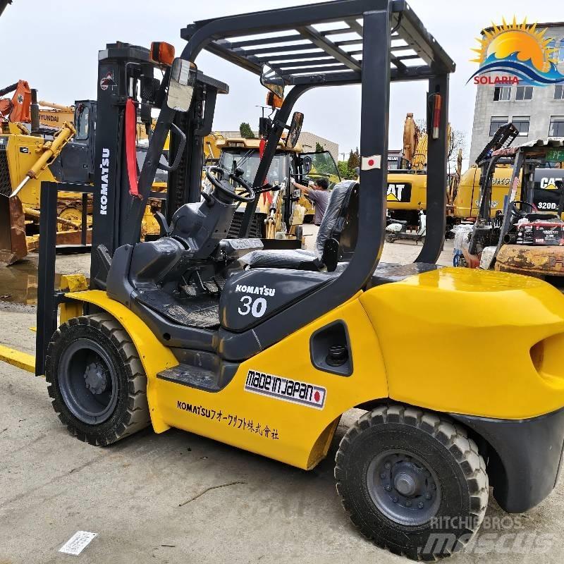 Komatsu 30 شاحنات الديزل