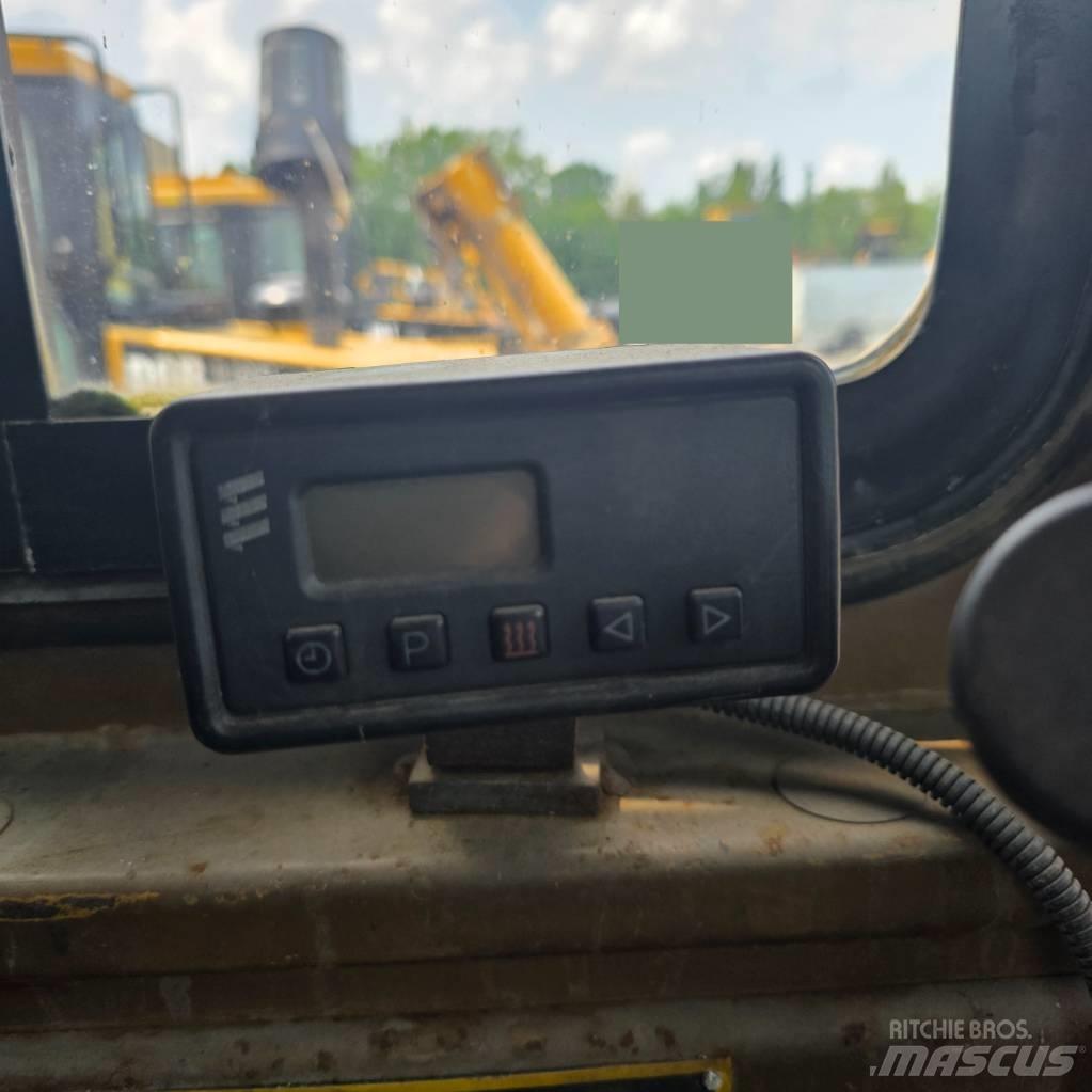 CAT D 6 H LGP II بلدوزرات مجنزرة
