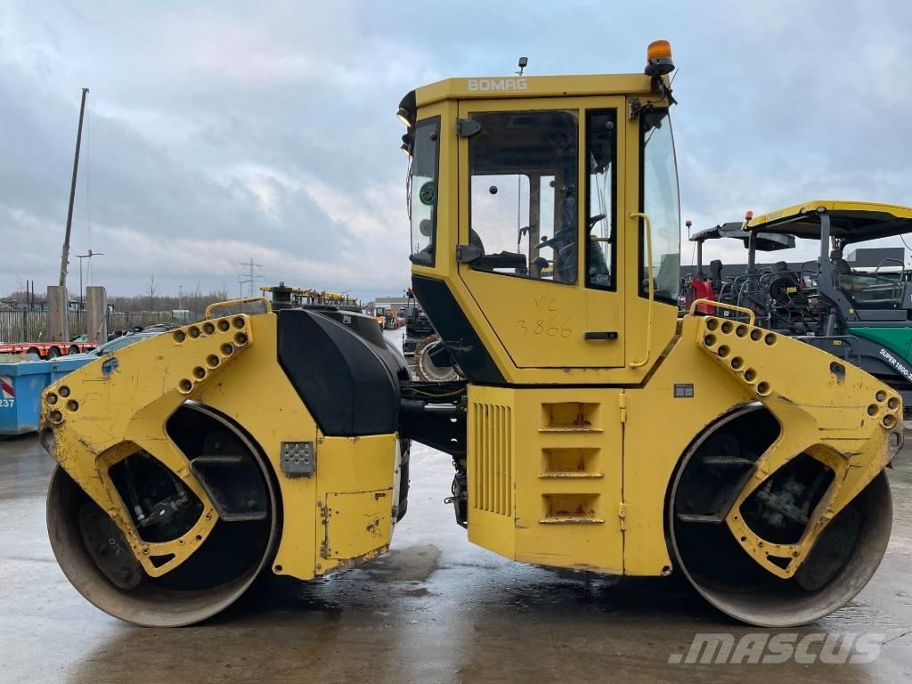 Bomag BW 161 AD-4 مداحل ثنائية الاسطوانة