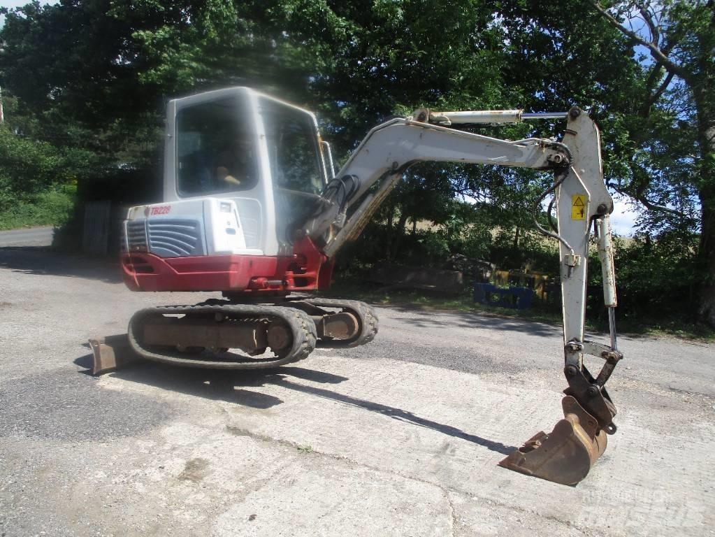 Takeuchi TB 228 حفارات صغيرة أقل من 7 طن (حفارات صغيرة)