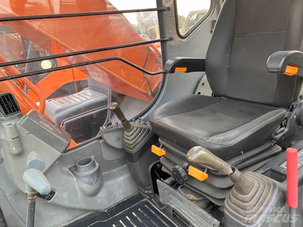 Hitachi ZX 210 حفارات زحافة
