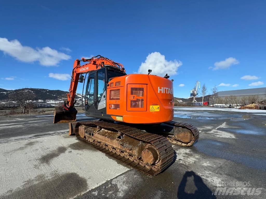 Hitachi ZX 225 US حفارات زحافة