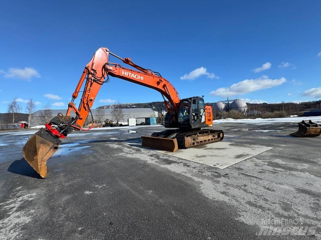 Hitachi ZX 225 US حفارات زحافة
