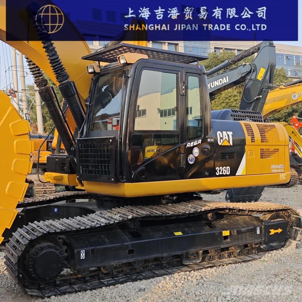 CAT 326 حفارات زحافة