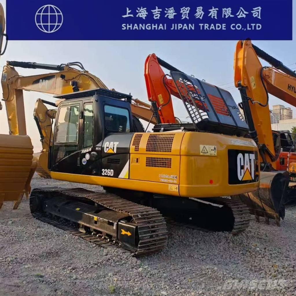 CAT 326 حفارات زحافة