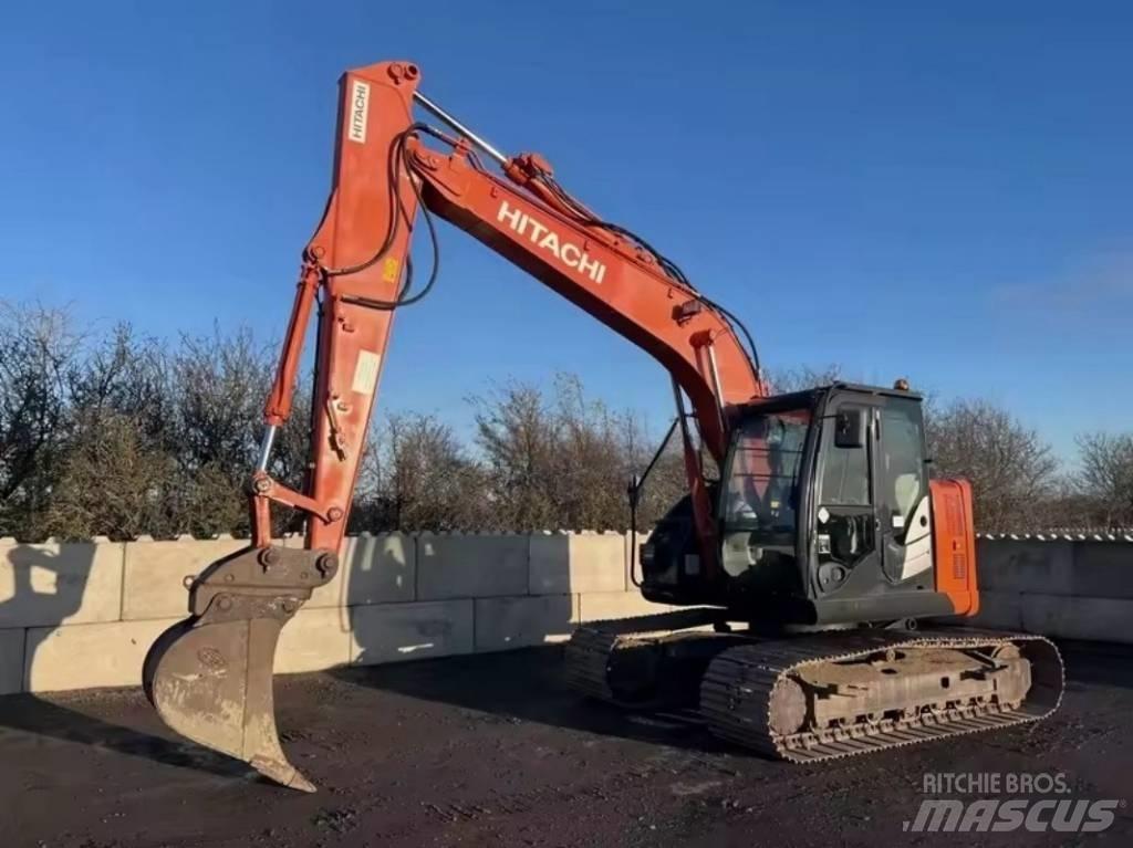 Hitachi ZX 135 حفارات زحافة
