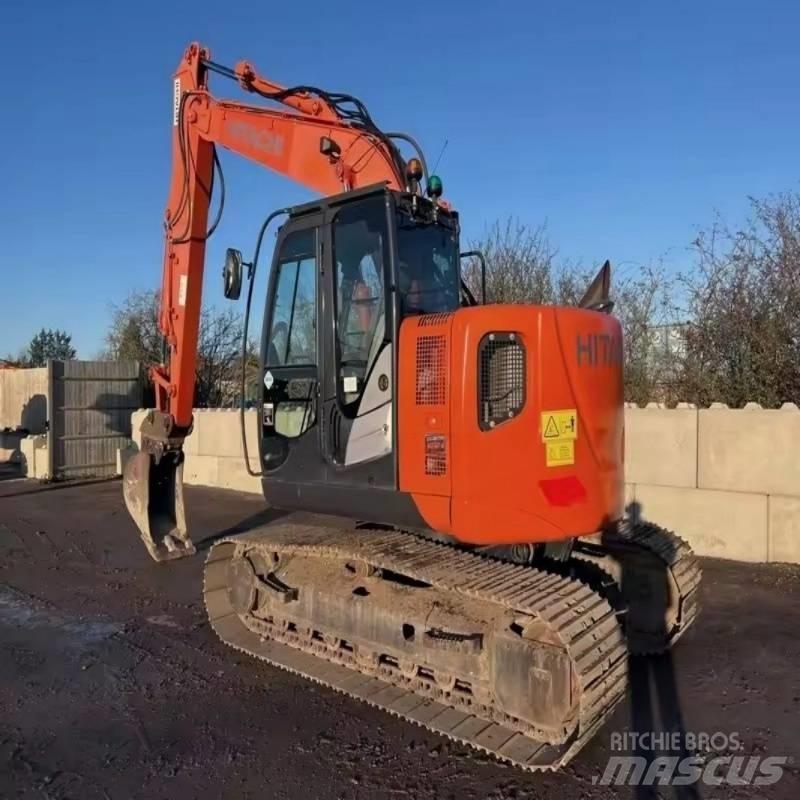 Hitachi ZX 135 حفارات زحافة