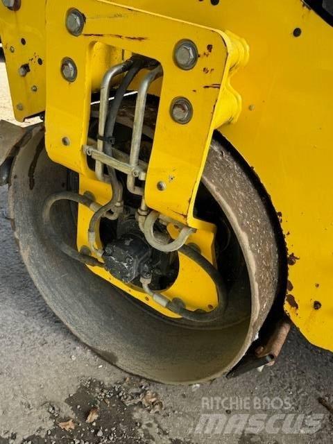 Bomag BW 120 AD-5 مداحل ثنائية الاسطوانة