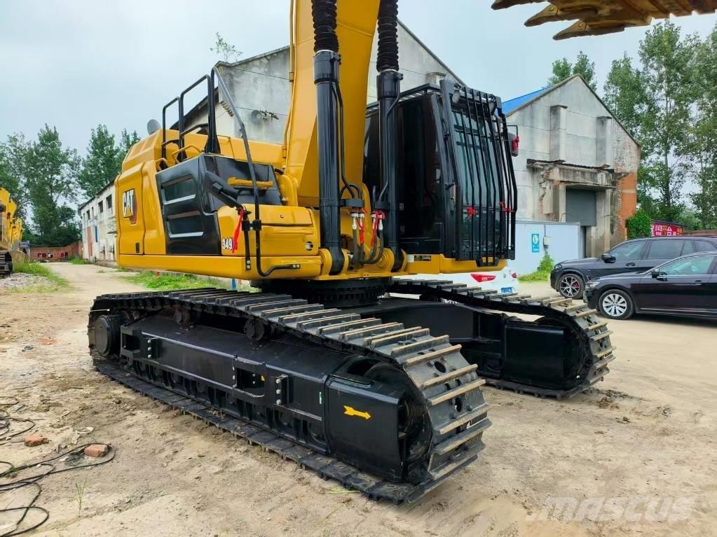 CAT 349 حفارات زحافة