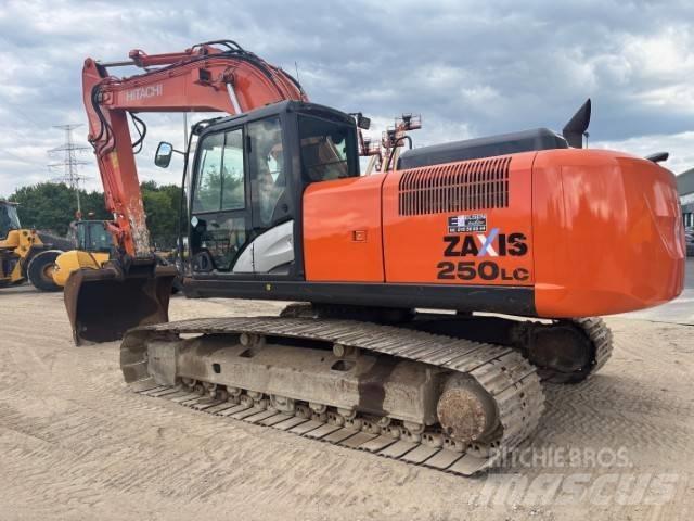 Hitachi ZX 250 LC-5 حفارات زحافة