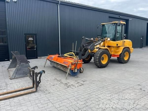 Volvo L 30 G لوادر بعجل
