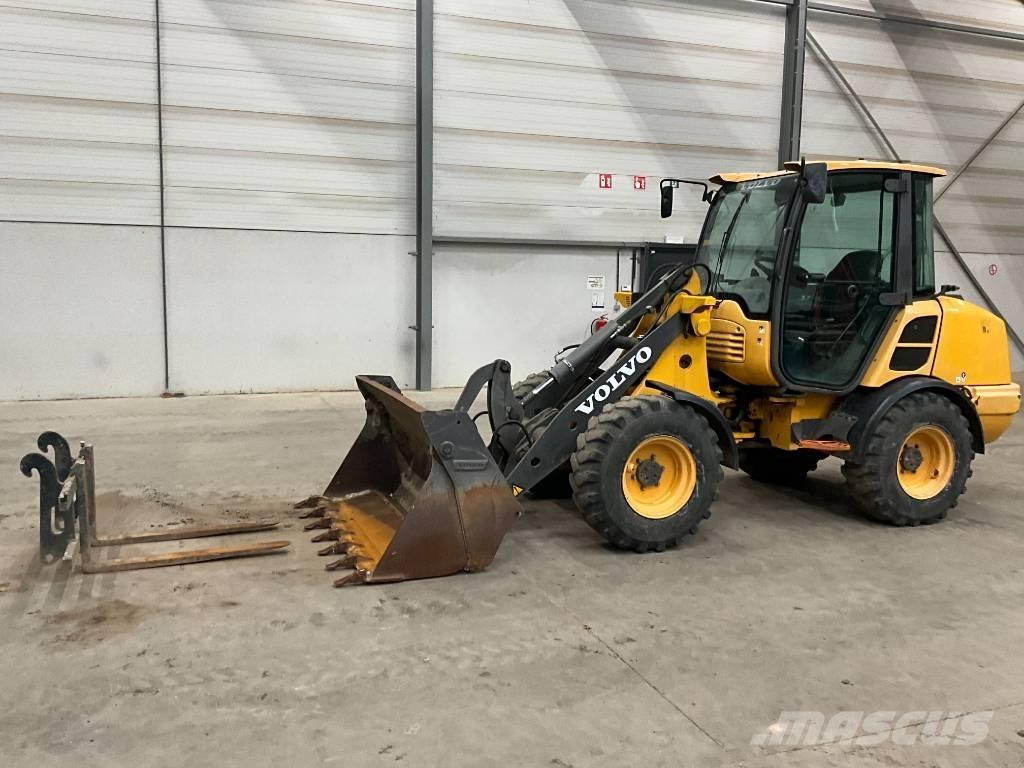 Volvo L 25 F لوادر بعجل