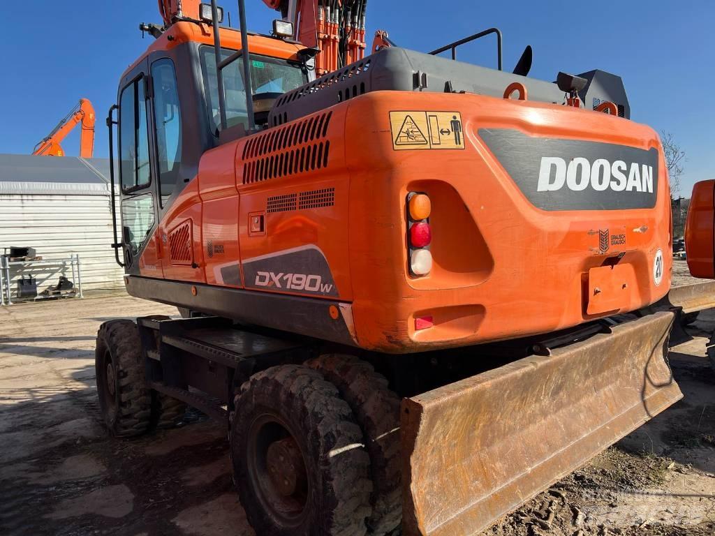 Doosan DX190W-5 حفارات بعجل