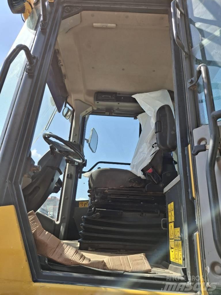 Komatsu WA 380-8 لوادر صغيرة