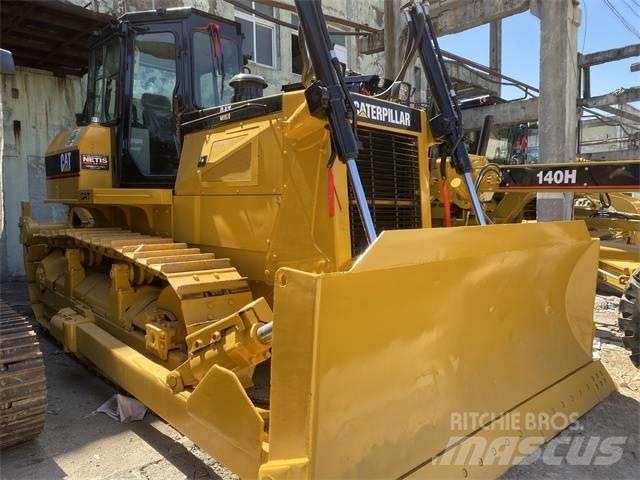 CAT D 6 G بلدوزرات مجنزرة