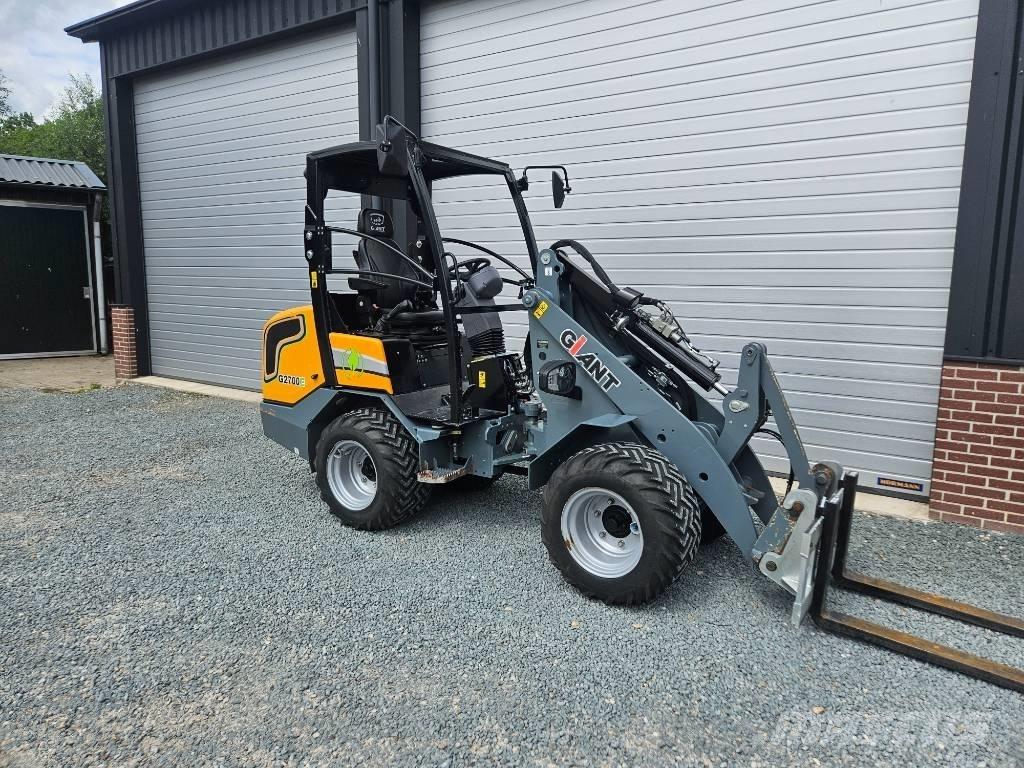GiANT G 2700 E لوادر متعددة الأغراض