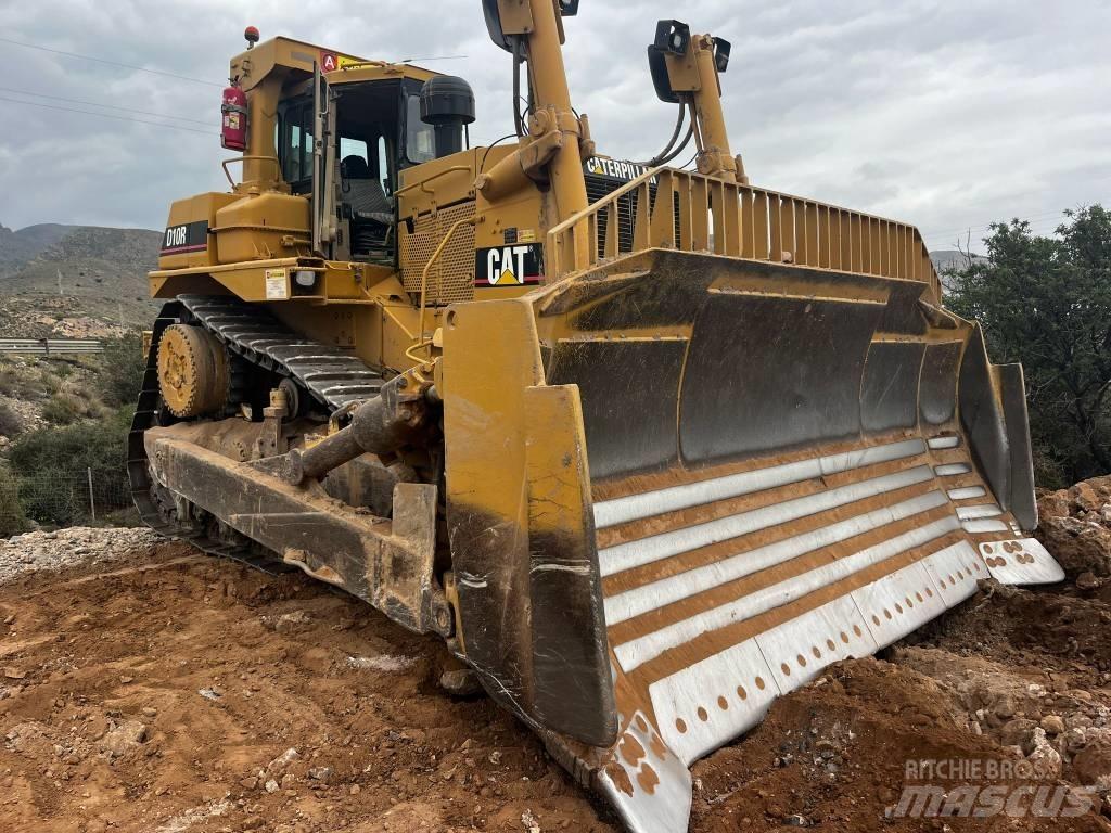 CAT D 10 R بلدوزرات مجنزرة